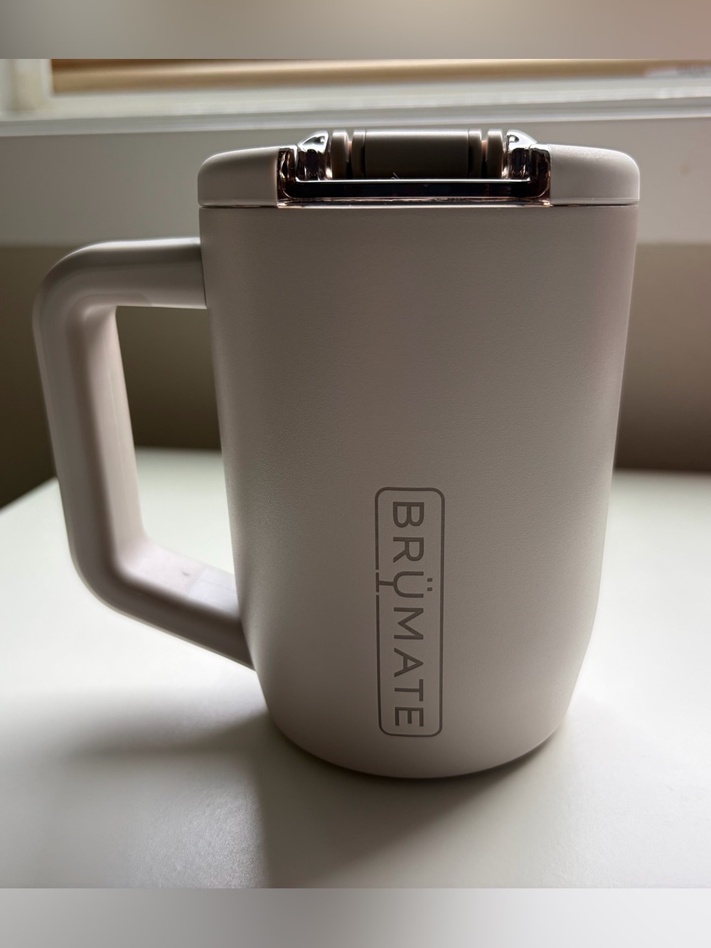 BrüMate Dune MÜV Insulated Mug w/ locking leak free lid.